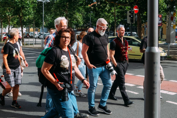 Teilnehmer*innen beim FotoWalk Hemshof Ludwigshafen