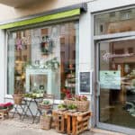 Blütenzauber Ludwigshafen Schaufenster mit Deko und Pflanzen