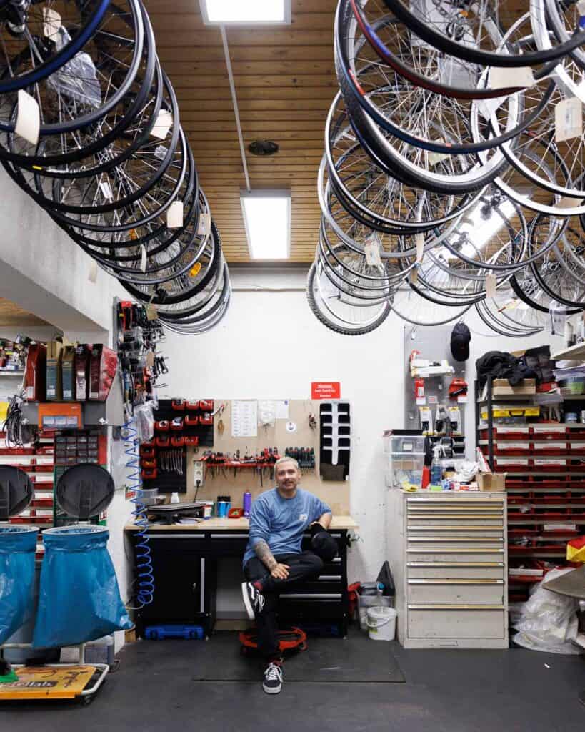 Radsport Fecht Werkstattmeister in der Werkstatt bei Radsport Fecht