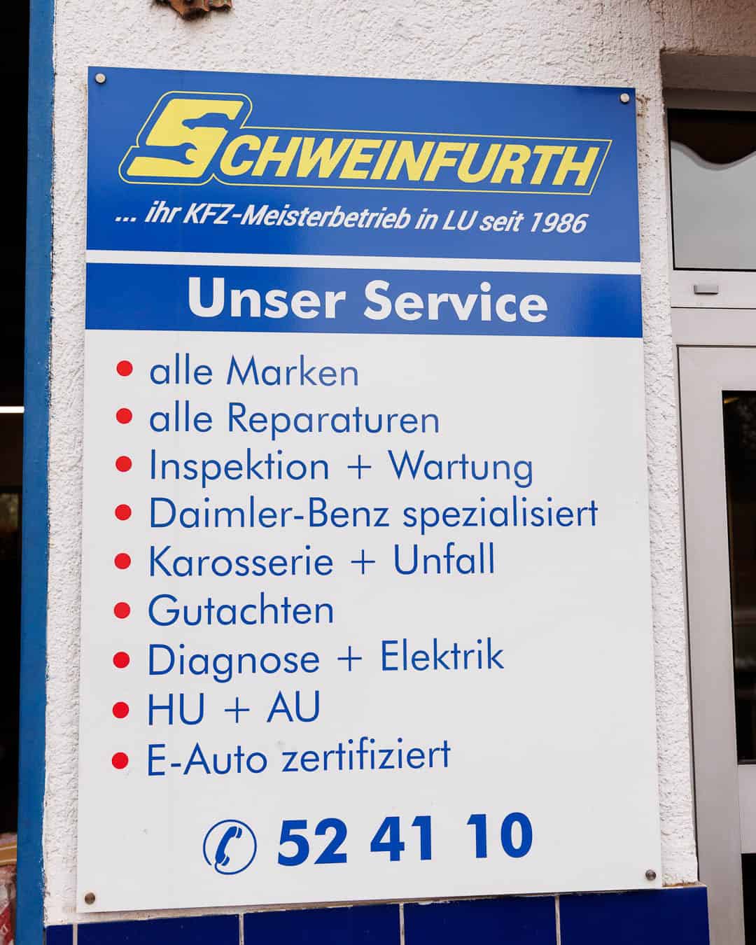 Tafel mit den Serviceleistungen von KFZ Schweinfurtzh