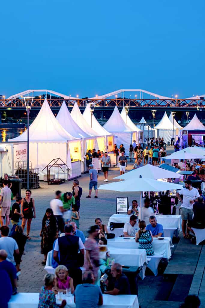 Die Genussmeile auf dem Rheinuferfest