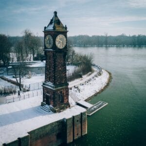 Die Pegeluhr im Winter – Ludwigshafen Print