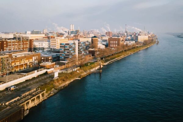 BASF Ludwigshafen am Rhein an einem kalten Wintermorgen